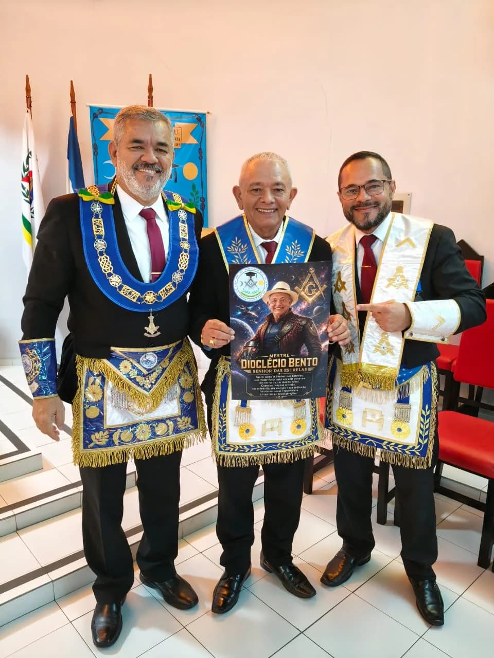 Irmãos reunidos no Templo, em fotografia oficial da Sessão Magna Restrita Alusiva À Independência do Brasil