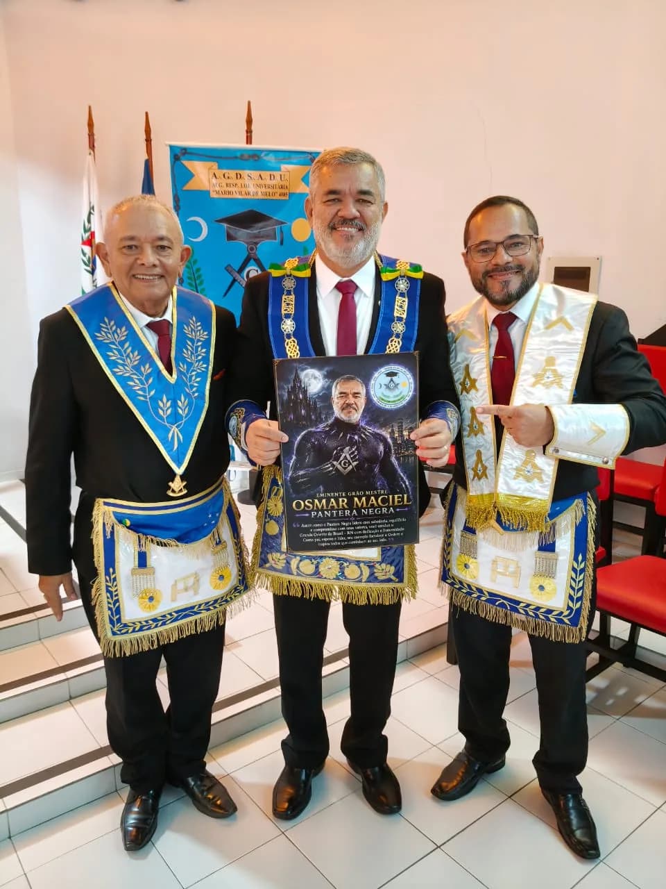 Irmãos reunidos no Templo, em fotografia oficial da Sessão Magna Restrita Alusiva À Independência do Brasil