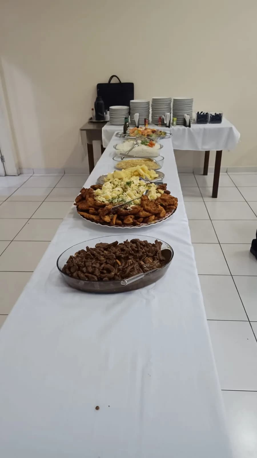 Irmãos reunidos no Templo, em fotografia oficial da Sessão Magna de Iniciação