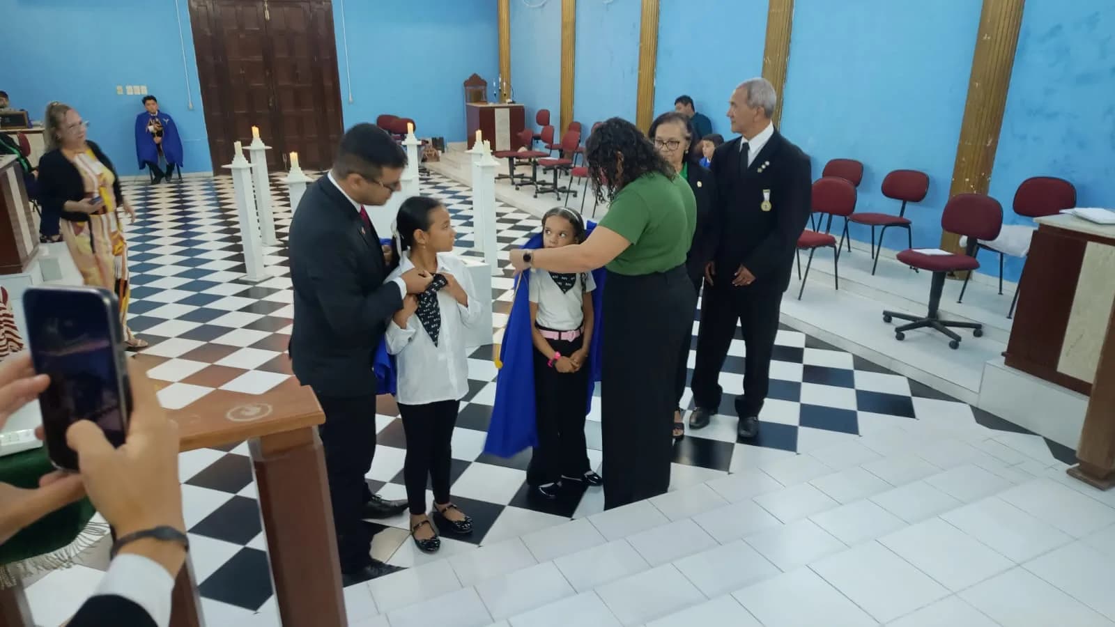 Irmãos reunidos no Templo, em fotografia oficial da Núcleo Alfa União Natalense N°42, da Ação Paramaçônica Juvenil do Grande Oriente do Brasil - Sessão de Admissão de Novos Membros