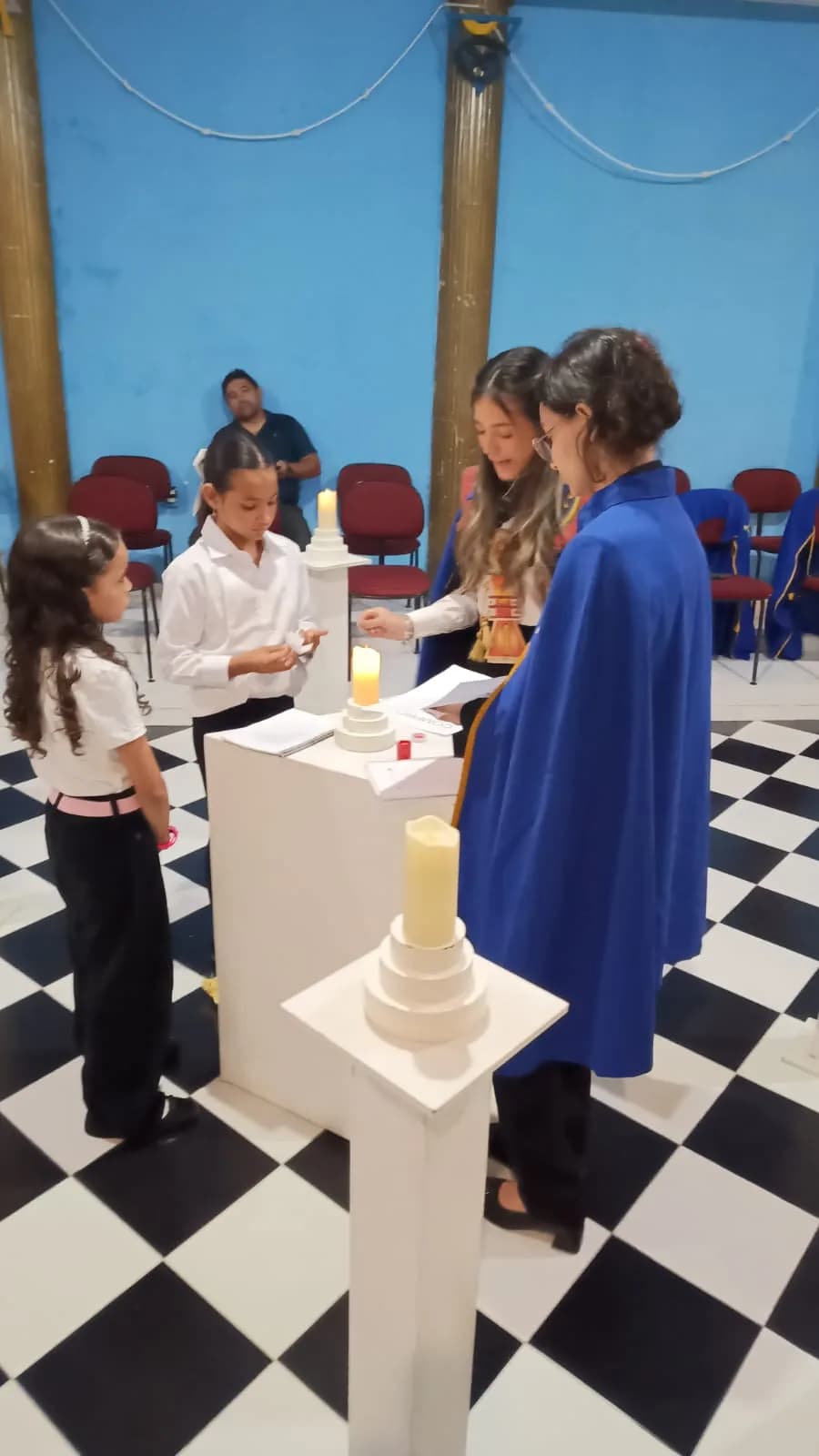 Irmãos reunidos no Templo, em fotografia oficial da Núcleo Alfa União Natalense N°42, da Ação Paramaçônica Juvenil do Grande Oriente do Brasil - Sessão de Admissão de Novos Membros