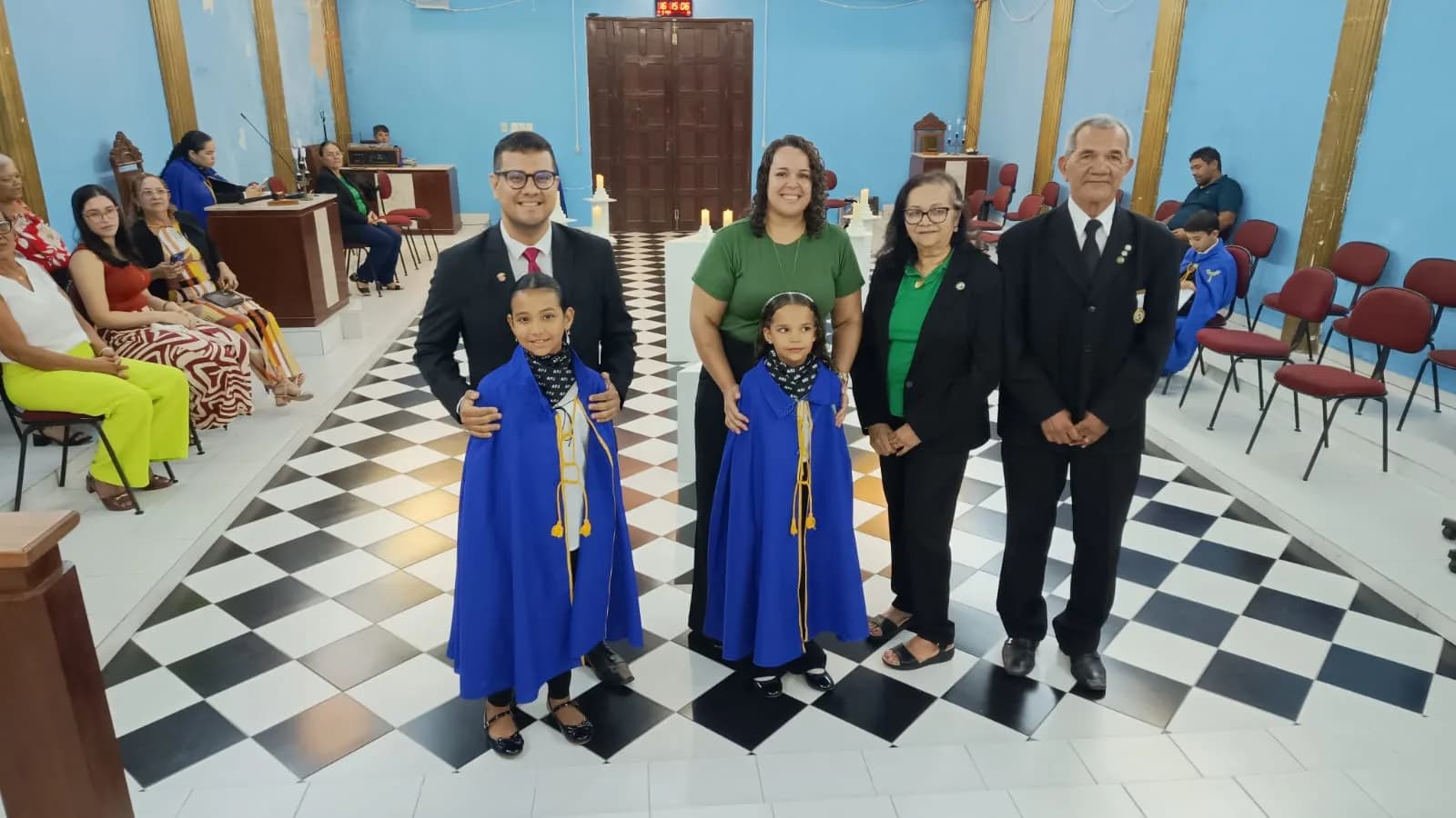 Irmãos reunidos no Templo, em fotografia oficial da Núcleo Alfa União Natalense N°42, da Ação Paramaçônica Juvenil do Grande Oriente do Brasil - Sessão de Admissão de Novos Membros